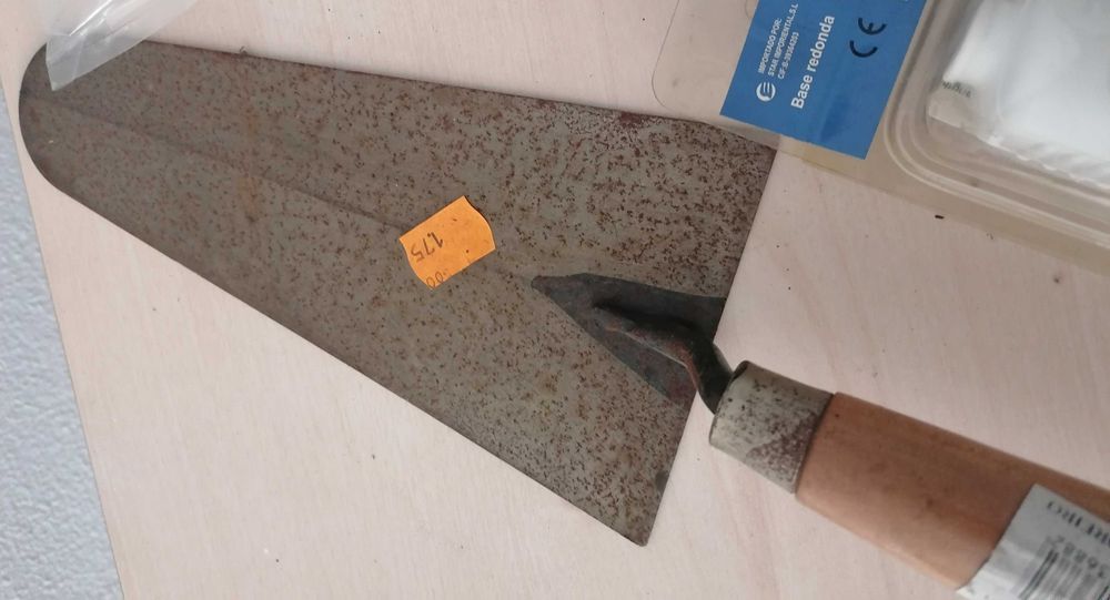 Colher pedreiro, metro carpinteiro e outros, tudo  5€