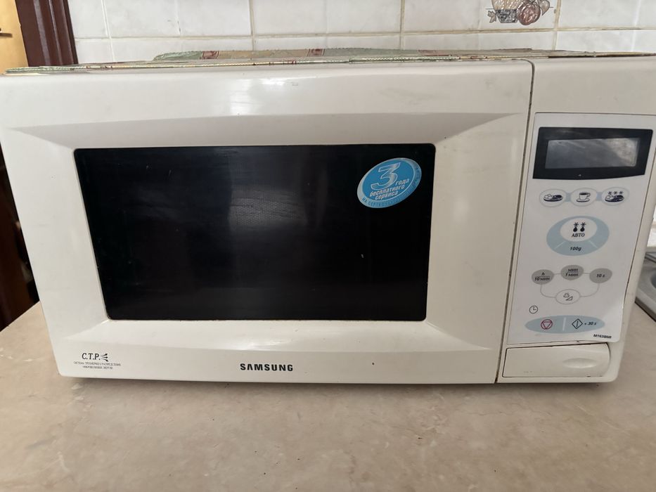 Мікрохвильова піч Samsung M1638NR