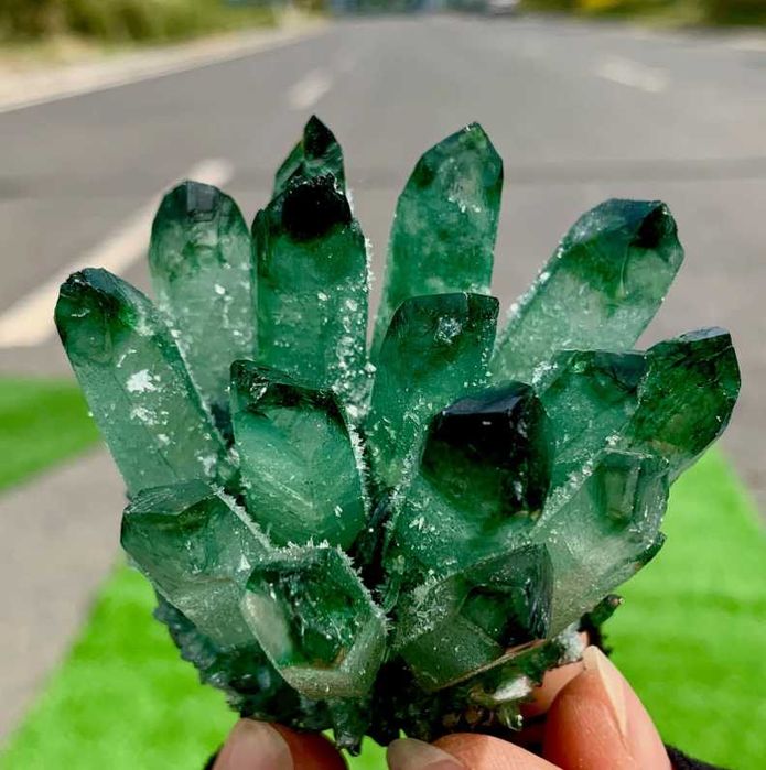 Aglomerado de Phantom Quartz verde muito raro - Novo preço