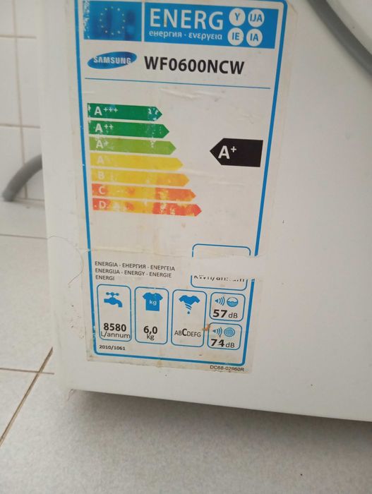 Tou a vender uma máquina de lavar roupa de 6.0kg