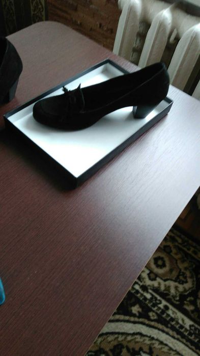 Туфлі жіночі чорного кольору замшеві на зручному підборі 40 розмір