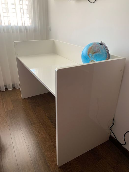 Secretária e módulos