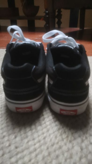 Sapatilhas Vans Knu Skool TAM. 10 ou 43/44 como novas