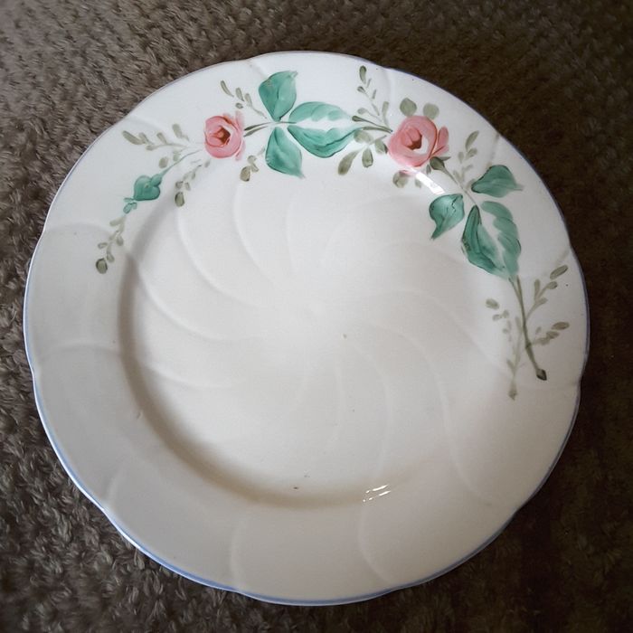 Pratos antigos. Diversas antiguidades.