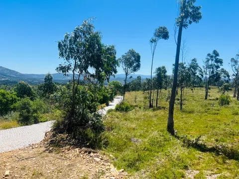 Terreno Único com Vistas de Montanha em Melres - Gondomar