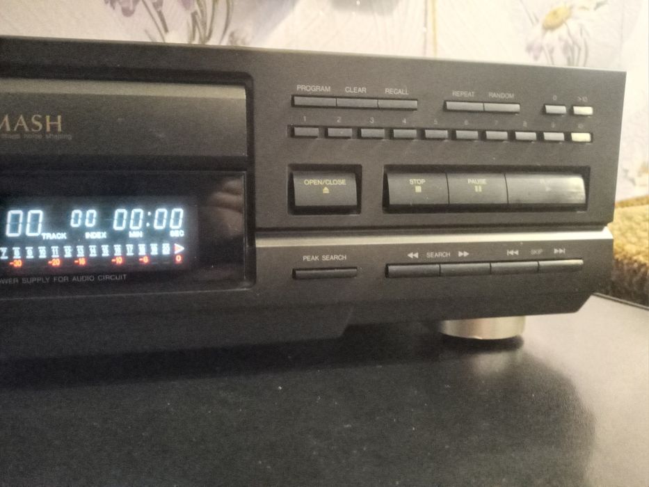 СД  проигрыватель TECHNICS SL-PS620A