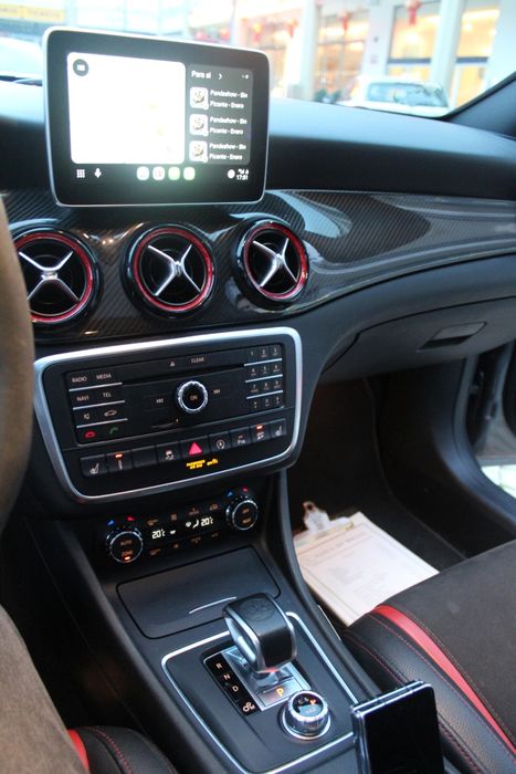 Carrinha Mercedes-Benz CLA 45 AMG S cinza