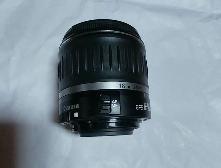 Canon 300D digial + objectiva 18-55 
Canon EF-S 18-55mm f/3
Canon EF-S