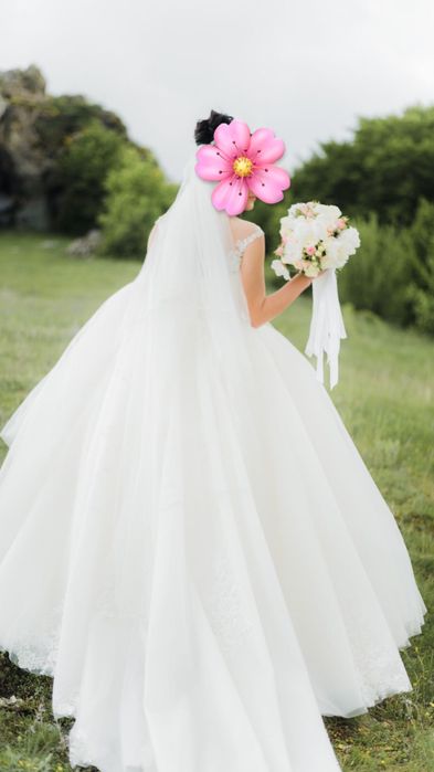 Весільна  сукня зі  знімним  шлейфом