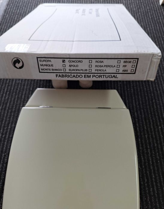Tampo de Sanita (Fabricado em Portugal) - cor bege- Novo