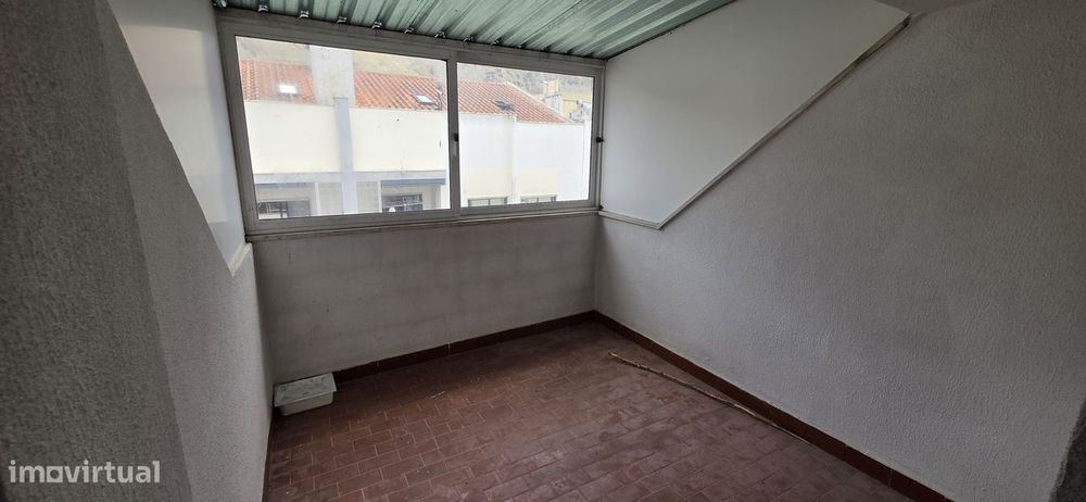 T2 com Áreas Amplas na Costa da Caparica