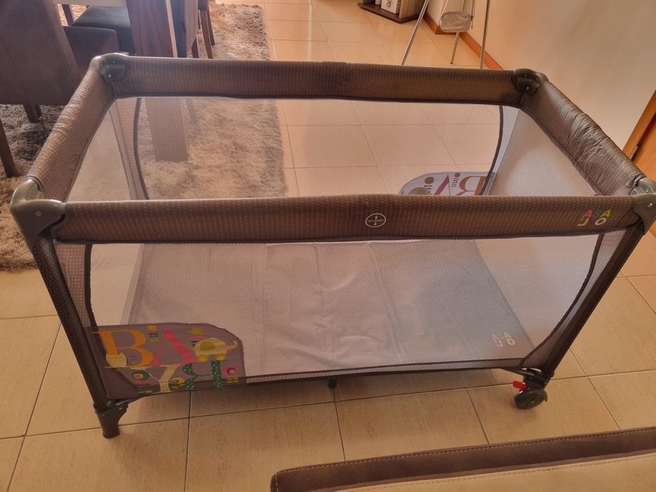 Cama de viagem  e parque para bebe