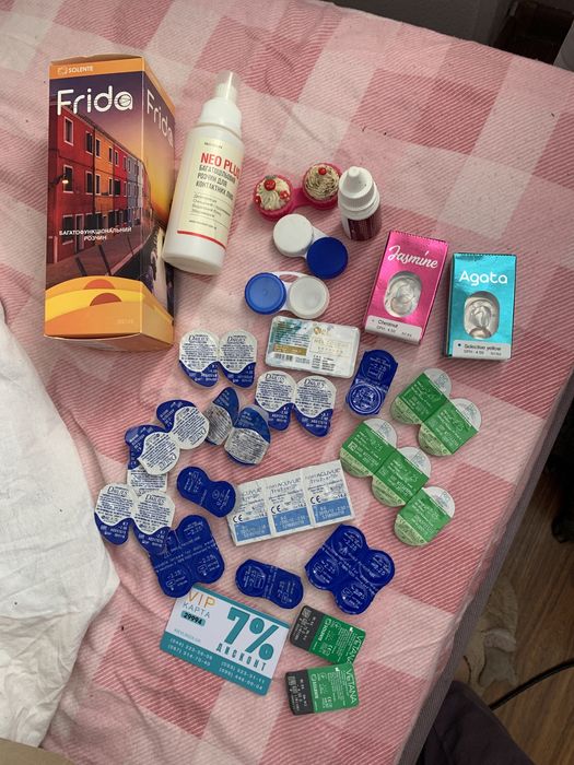 Кольорові контактні лінзи -4.5, також є прості -2.-2,5