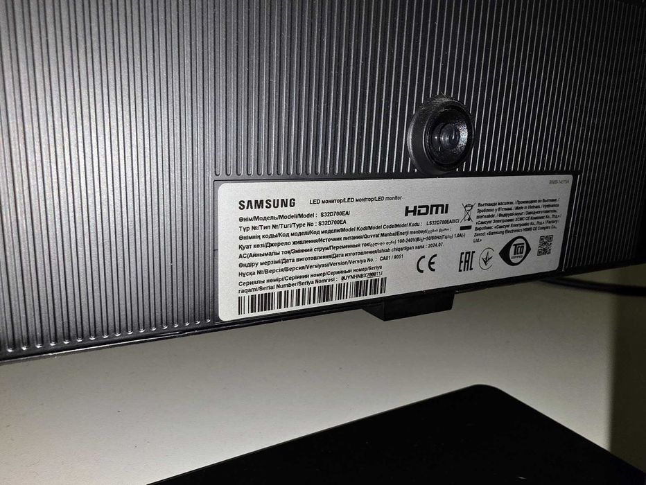 Samsung 4K 32' сучасний HDR монітор з динаміками