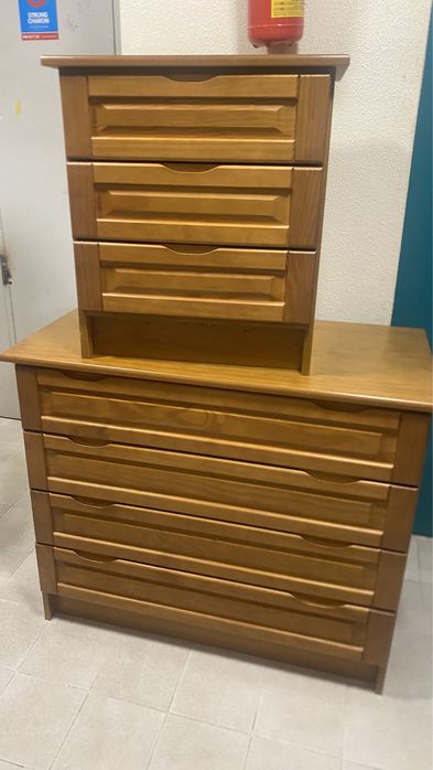 Comoda e mesa de cabeceira