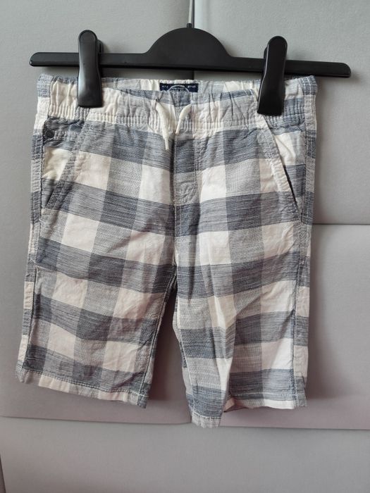 Krótkie spodenki C&A rozm 128