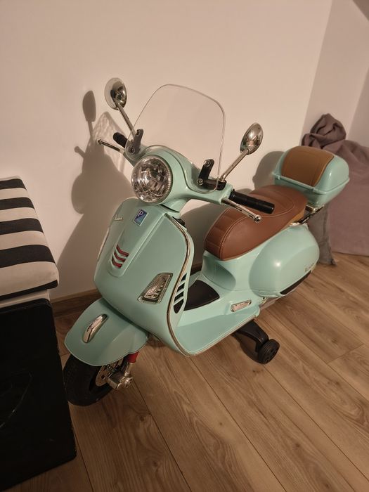 Licencjonowany motorek / skuter MILLY MALLY Vespa GTS Super kolor miętowy