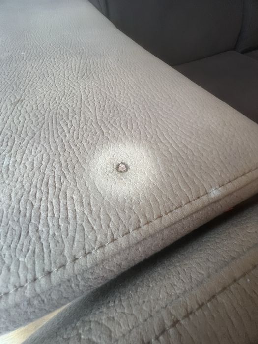 Sofá em tecido microfibra