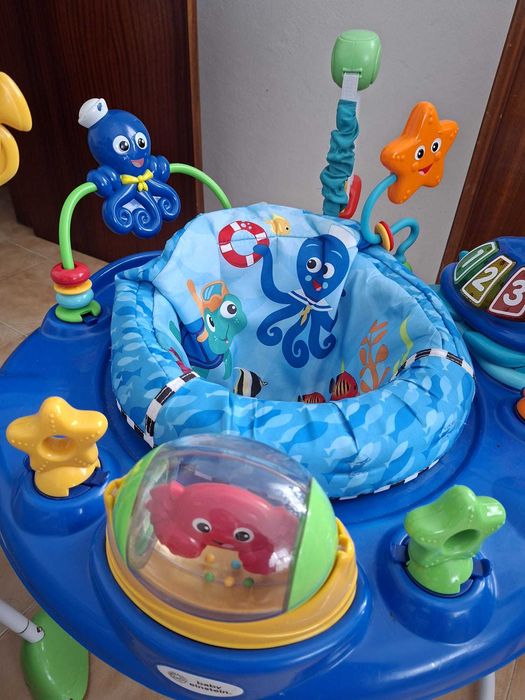 Saltador e centro de atividades Neptune's Ocean Discovery Baby Einstein