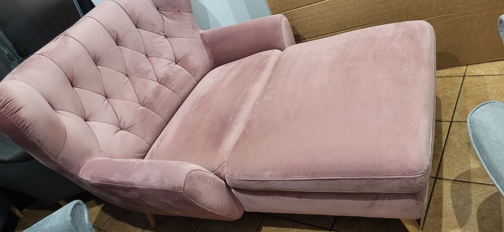 Sprzedam Szezlong Voss Gala Callezione Uszak Glamour – Pudrowy Róż – S