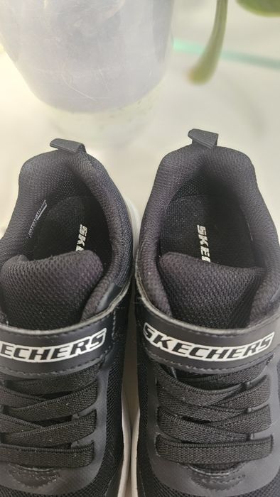 продам дитячі кросівки sketchers