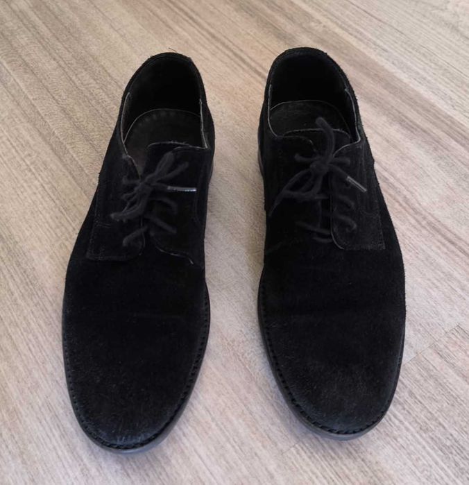 Sapatos pretos Nº39 em Camurça – como novos
