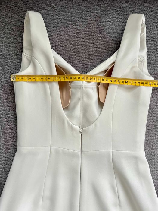 Elegancka suknia ślubna.