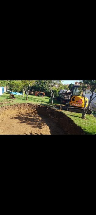 Serviço giratoria / bobcat / carro basculante  / entulho