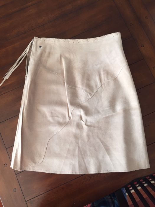Saia em pele - camurça beije