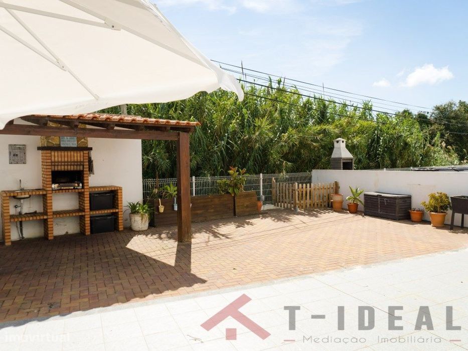 2-Bedroom Apartment with Terrace