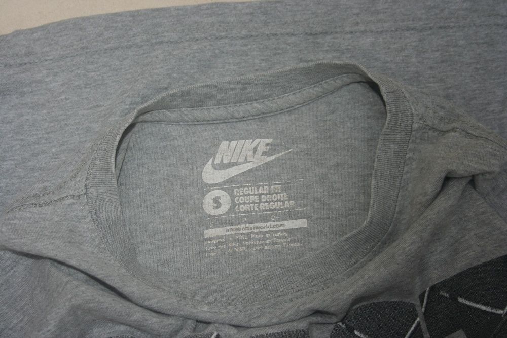 T-shirt Nike cinzenta