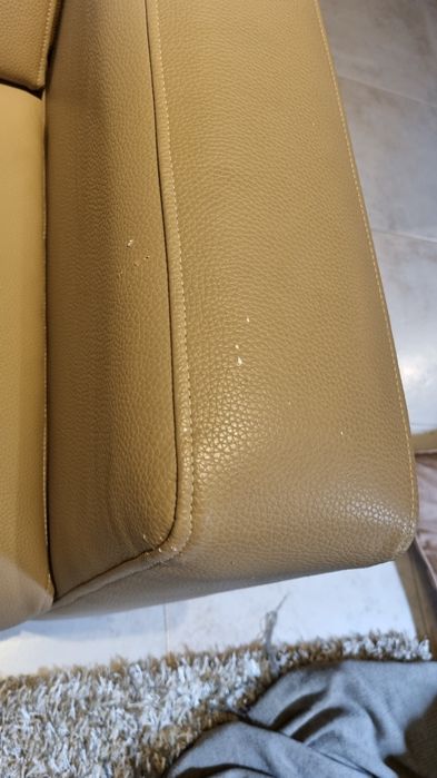 Sofá em pele 2 lugares