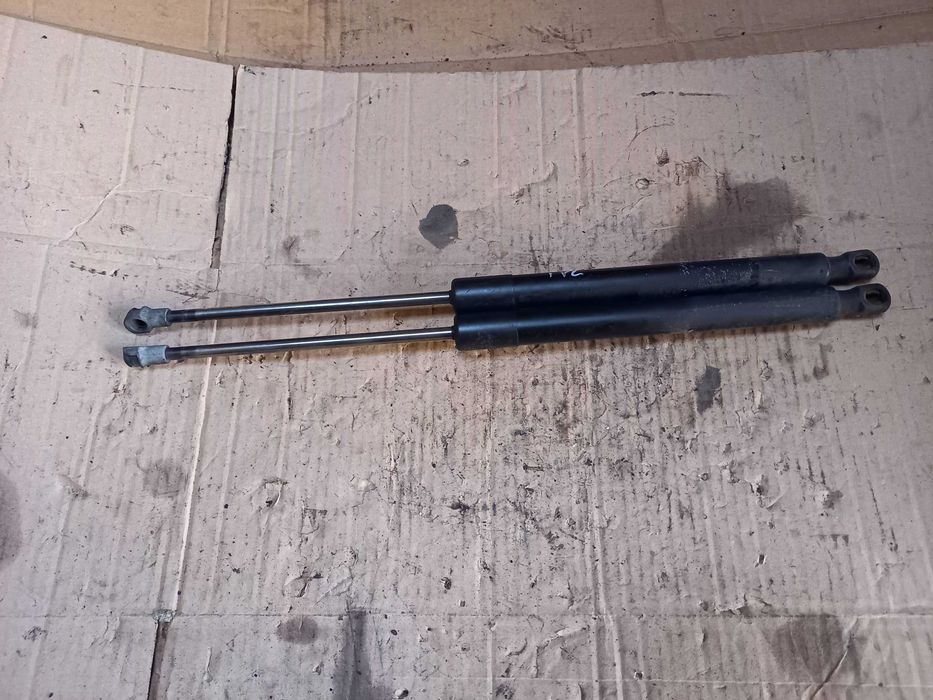 Siłownik siłowniki klapy tył VW Golf V teleskopy komplet