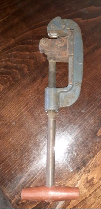 Труборез по металлу.