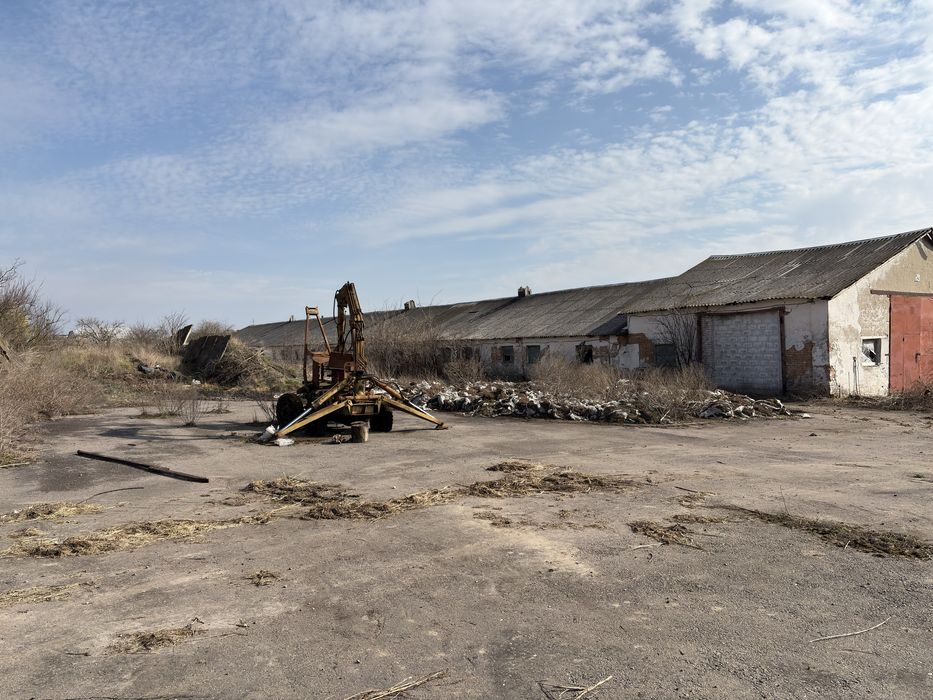 Земельна ділянка комерційного / промислового призначення + житло