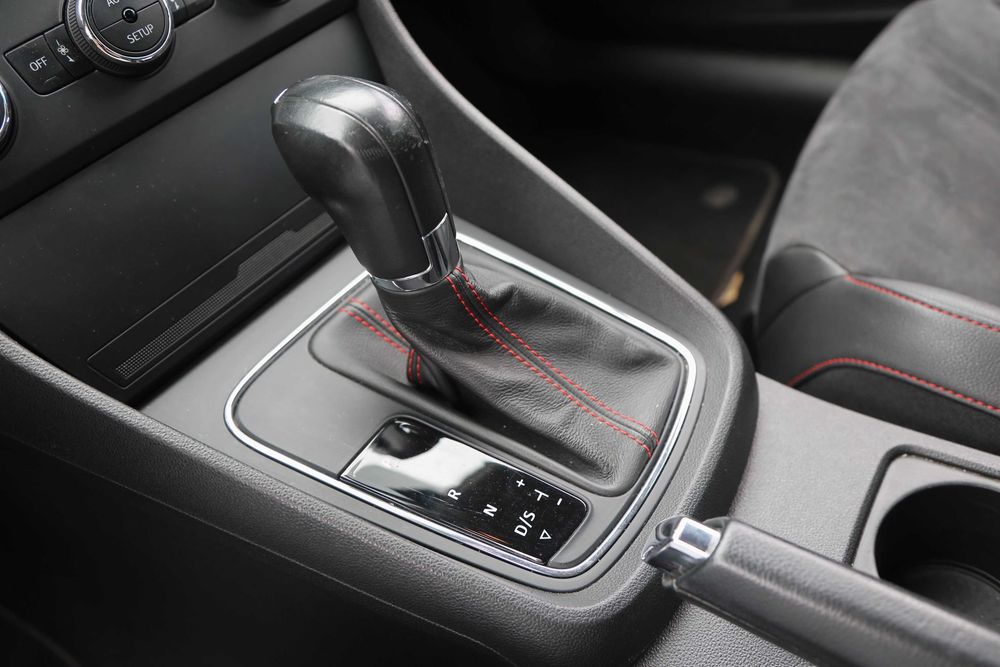 SEAT Leon 2015 Авто