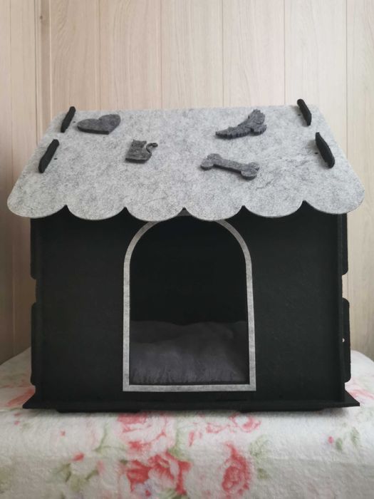 Будиночок для котиків і песиків