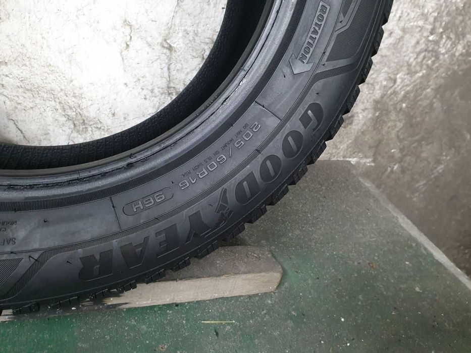 Dwie Opony zimowe 205/60R16 6,4mm Goodyear UltraGrip 9+ 2022r