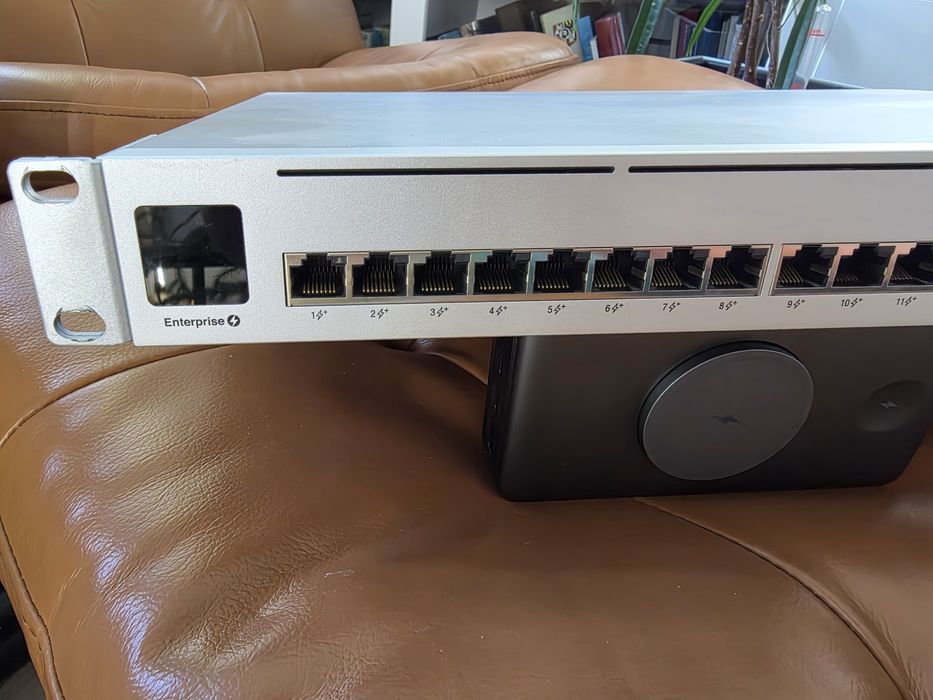Unifi enterprise 24 poe switch