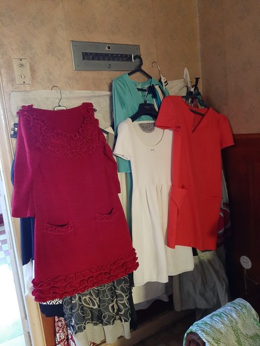 Vestidos e casacos de fazenda e malhaara senhora, de fazenda