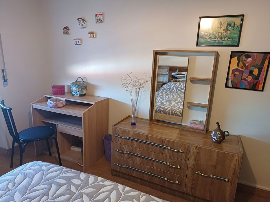 Alugar quarto a estudante universitária