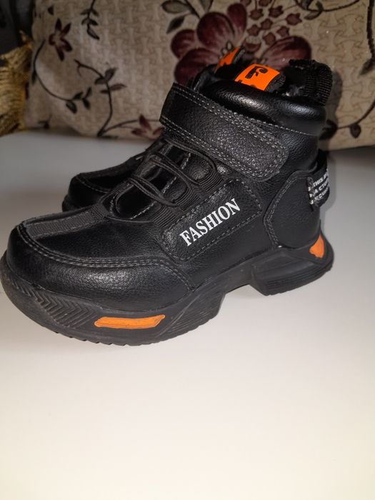 Продам ботінки для хлопчика