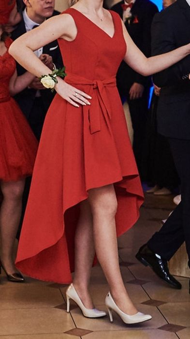 Czerwona suknia wieczorowa