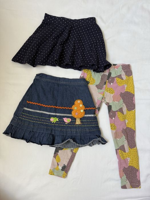 Granatowa spódniczka w groszki H&M  Jeansowa spódniczka vintage  Legginsy we wzorki vrs  Rozmiar 98