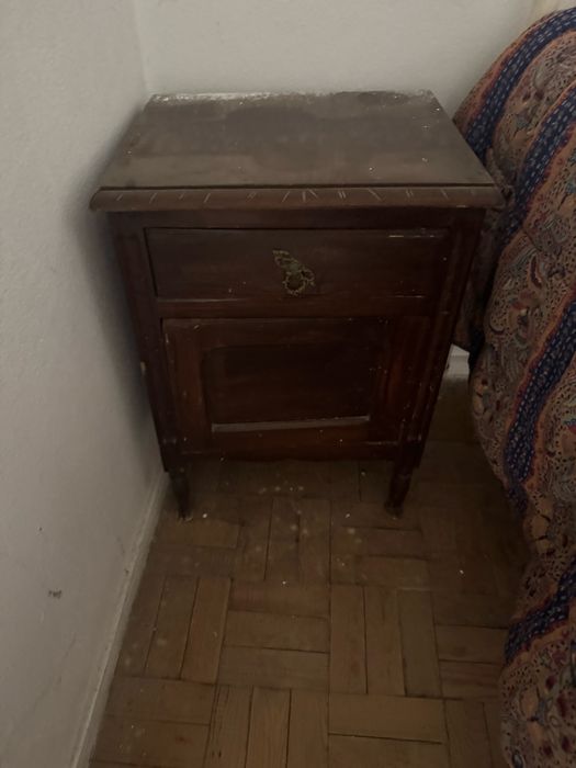Mobilia de quarto antiga