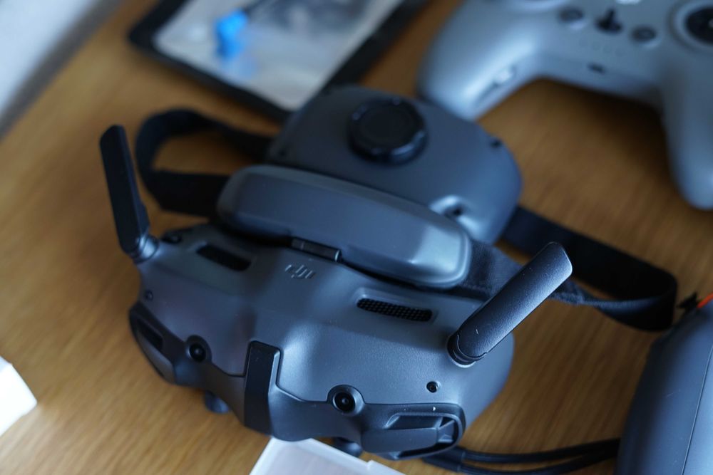 Avata 2 fly more combo z okularami i DJI FPV Remote Controller 3