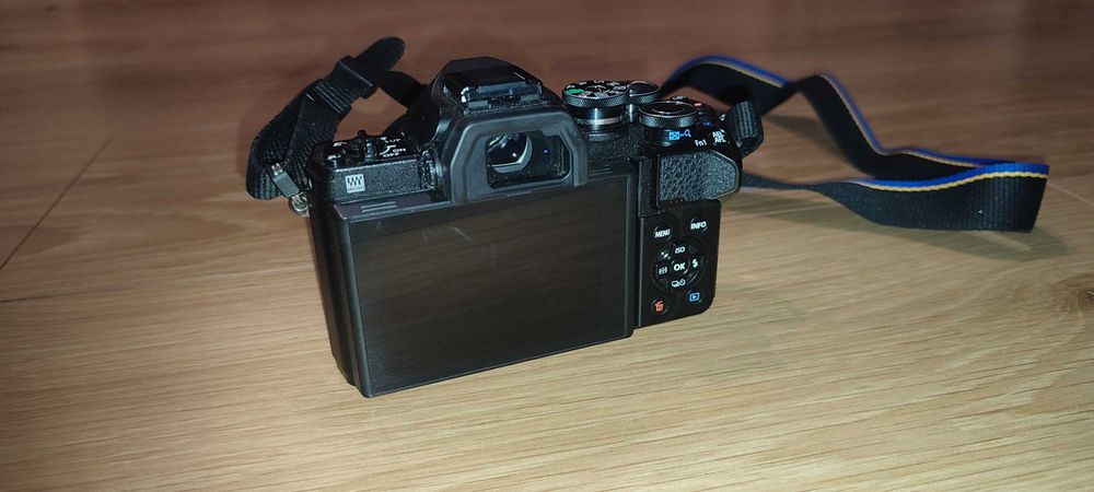 Aparat bezlusterkowiec Olympus OM-D E-M10 III z obiektgywem 14-42mm