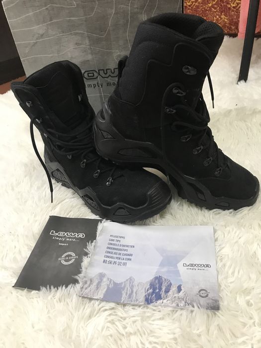 Продаються LOWA берци