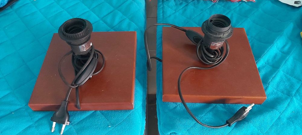 Dois Candeeiros de mesa cabeceira