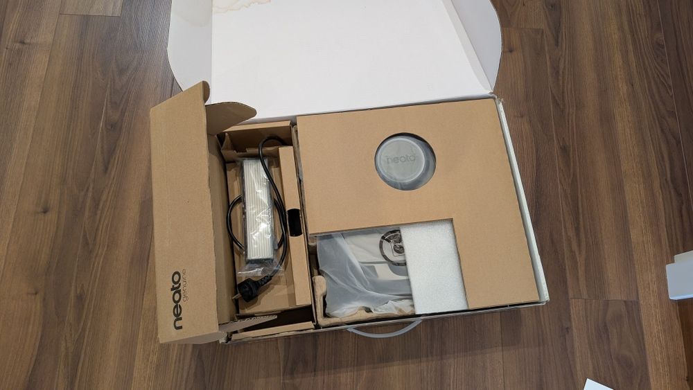 Robot Aspirador NEATO D7 - Não carrega